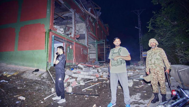 印度對巴基斯坦發射導彈。