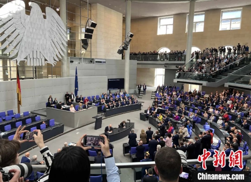 德國聯邦議院召開全體會議