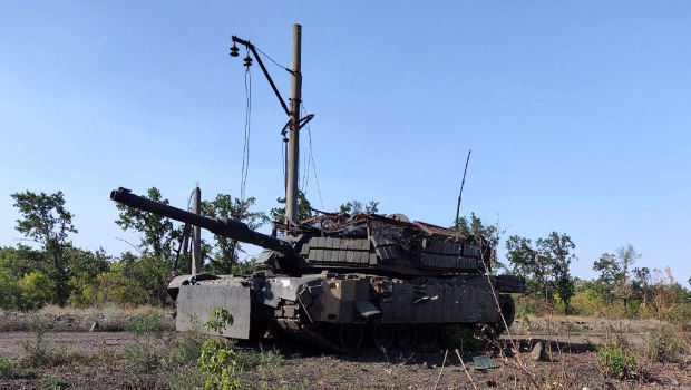 2024年7月21日，擊毀于紅軍村方向的M1A1SA，炮塔上方貼了不少Kontakt-1爆炸反應專甲。