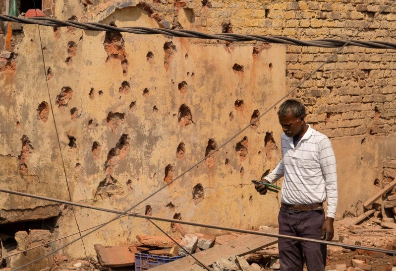 印度有房屋受損。 路透社