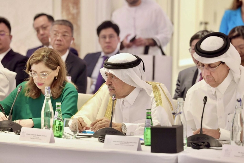 代表團成員與卡塔爾私營企業代表會面。