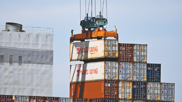 過去幾個月間，西岸港口的貨物進口量起伏不定