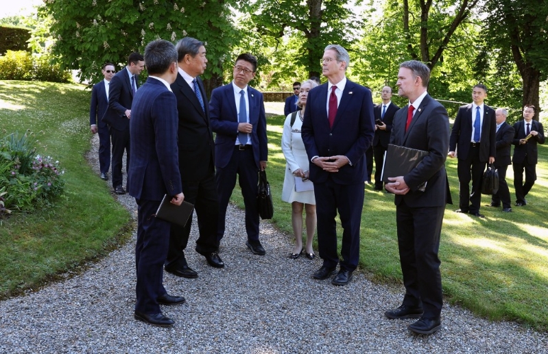 中美代表在閉門會談前 中美代表在閉門會談前