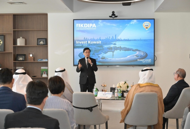 李家超14日在科威特與科威特直接投資促進局代表會面，了解當地在招商引資方面的策略和成果。