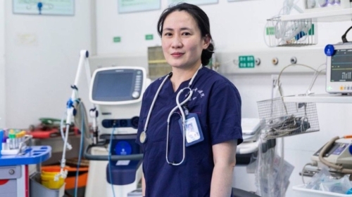 艾芬控告愛爾眼科3名高管。微博@急診向日葵艾芬