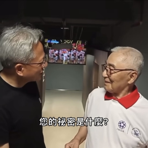 黃仁勛問林友茂長壽的秘訣。 facebook 張哲生