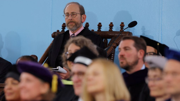 哈佛現任校長加伯(Alan M. Garber)雖然態度溫和 哈佛現任校長加伯(Alan M. Garber)雖然態度溫和