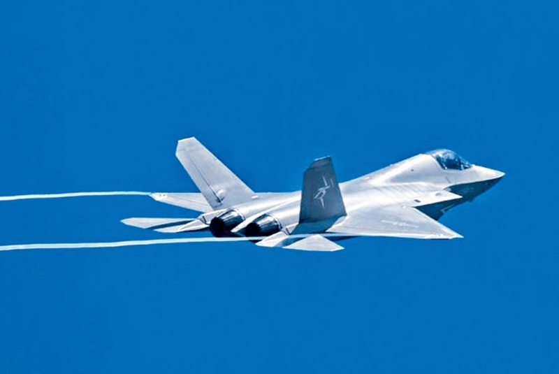 新型隱形戰機殲-35A現身珠海上空。