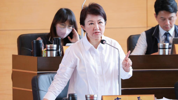 臺中市長盧秀燕29日在臺中市議會總質詢時表示，“中正路”改名，連Uber Eats登記的地址都會受影響。