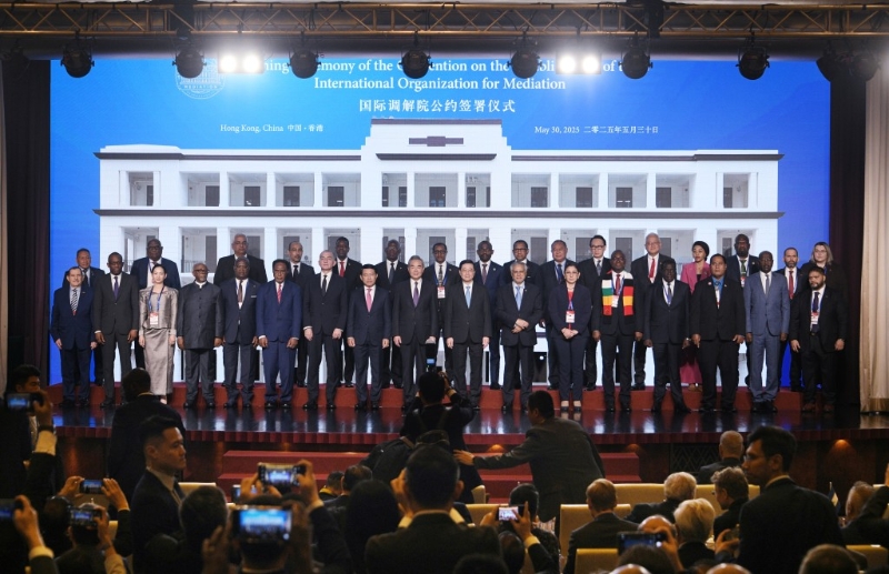 一眾出席簽署儀式的嘉賓拍照。