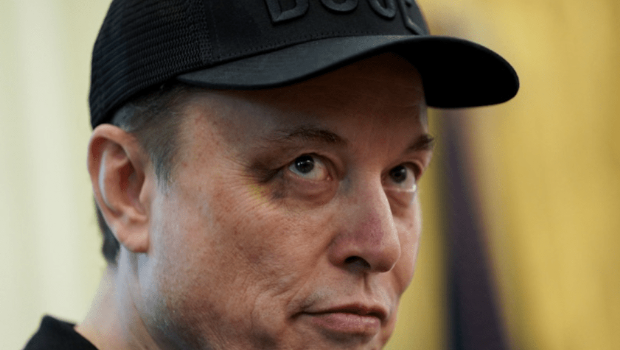 馬斯克眼角現瘀青