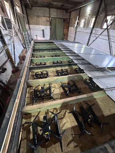 無人機藏于移動木屋內。 SBU