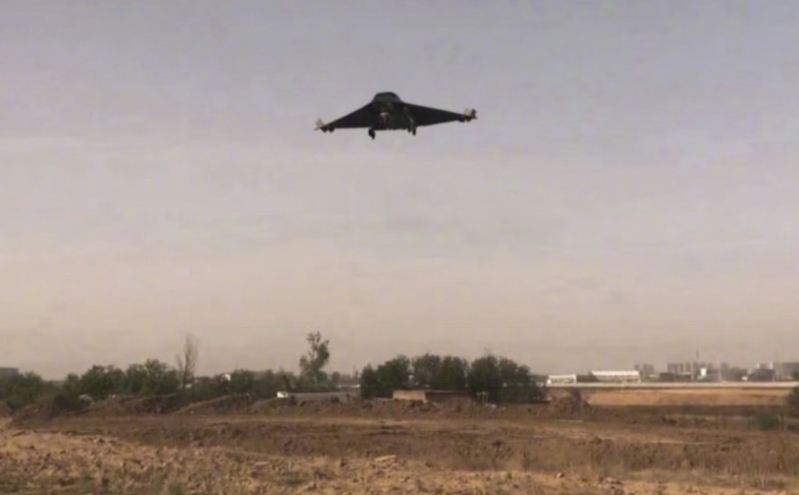 網上流出解放軍殲-36正面照。