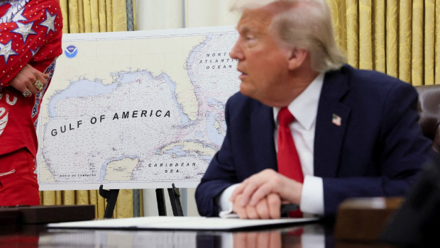 美聯社因為拒采用特朗普規定的“美國灣”一詞，而遭禁止采訪白宮新聞。