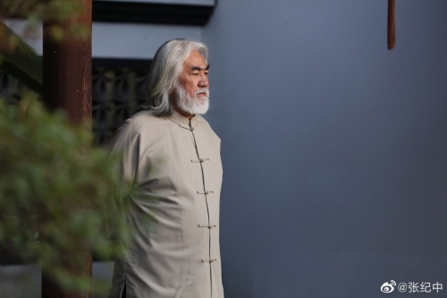 73歲內地名導張紀中曾執導《射雕英雄傳》、《天龍八部》、《神雕俠侶》等多部金庸劇集。