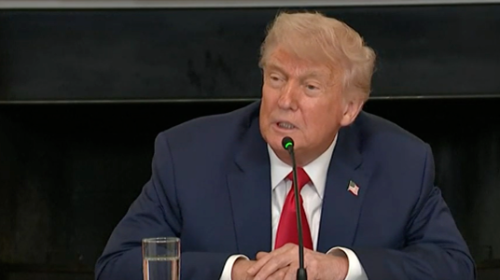 特朗普當地時間9日回答提問 圖源：美媒視頻截圖