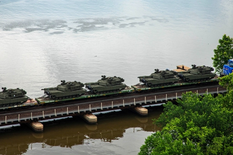 M1艾布拉姆斯坦克抵達華府參與閱兵。路透社