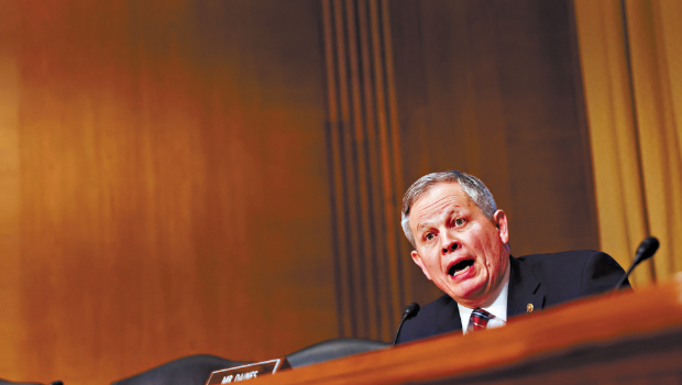 參議員戴恩斯認為維護法治與支持ICE始終是優先事項，而在洛杉磯事件的亂象后，更反映ICE若缺乏支持將造成嚴重后果。