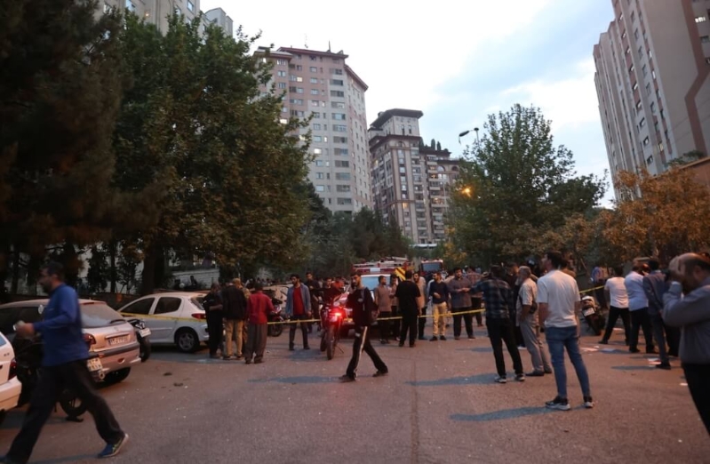 以色列13日攻擊伊朗后，伊朗首都德黑蘭民眾聚集在街上