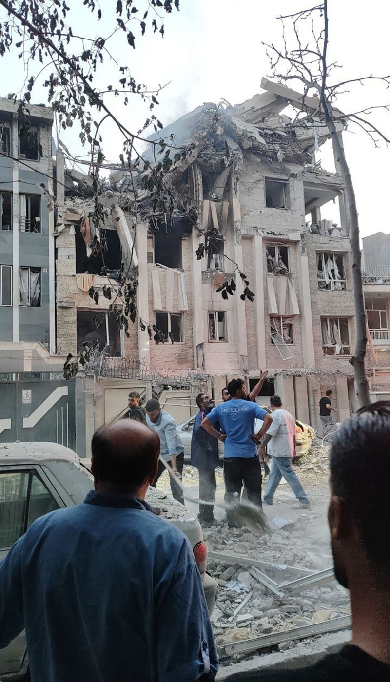 德黑蘭樓房在以色列空襲中損毀。