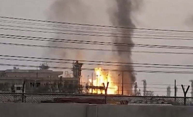 全球最大的南帕爾斯天然氣田設施被擊中起火。