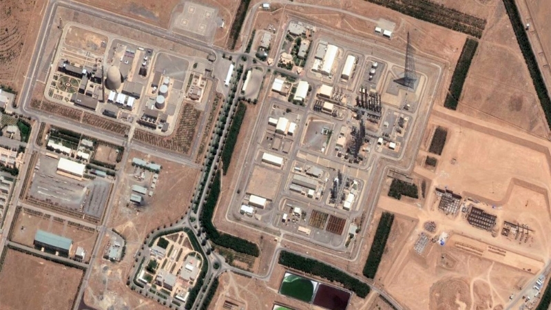 阿拉克重水反應堆6月14日被擊中后的衛星圖。 法新社