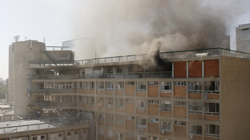 伊朗導彈擊中以色列南部主要醫院索羅卡醫療中心。 法新社