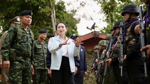 佩通坦晤陸軍第二軍區司令布恩辛。 美聯社