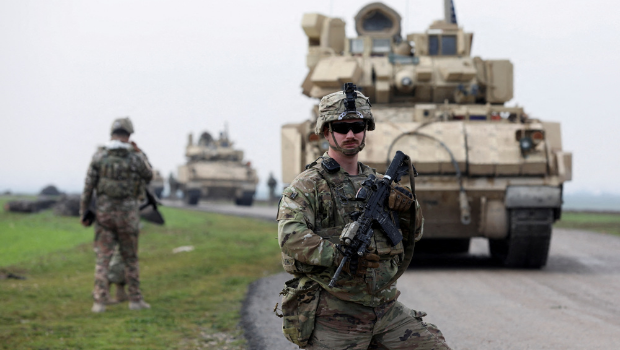 美國在敘利亞東北部駐軍，2024年2月與庫德族主導的敘利亞民主力量（Syrian Democratic Forces）聯合巡守。