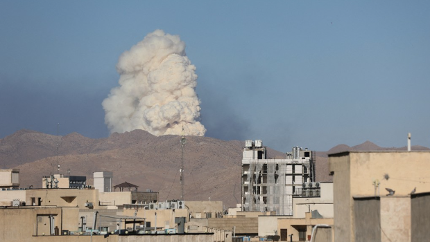 德黑蘭多次遭以軍空襲，冒出大量濃煙。