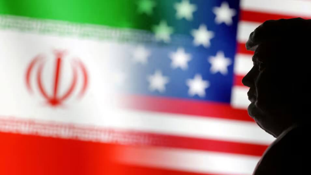 圖為伊朗國旗、美國國旗，以及美國總統特朗普3D列印模型。