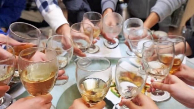 內地官場禁止違規吃喝，演變成層層加碼的亂象。