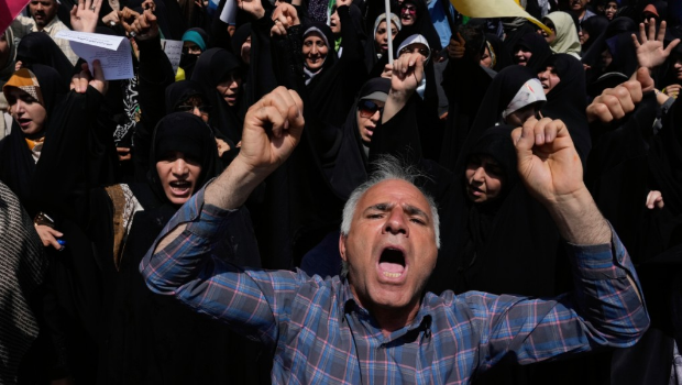 伊朗民眾日前抗議以色列對該國多個城市發動襲擊。