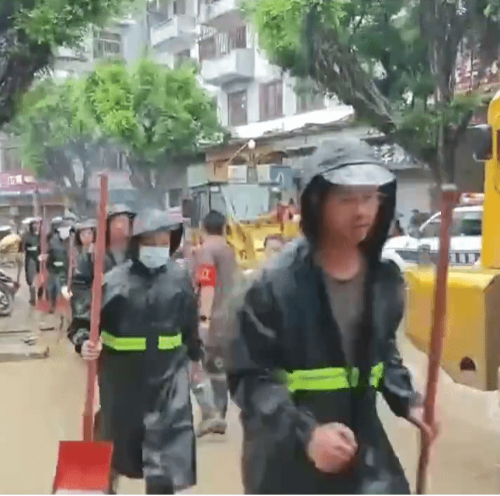 貴州榕江預計出現253米洪峰水位，配合全城警報，民眾有序撤離。