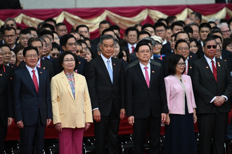 特首李家超（前排右三）出席升旗儀式。