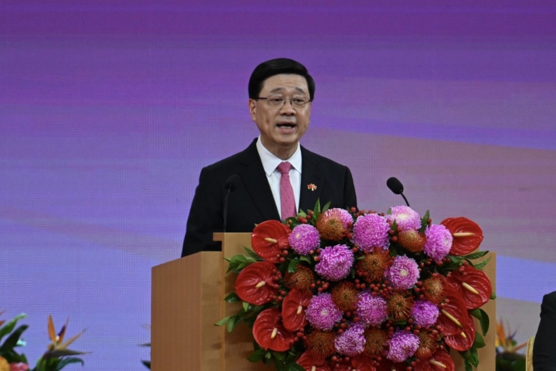 七一慶祝酒會，李家超致辭。