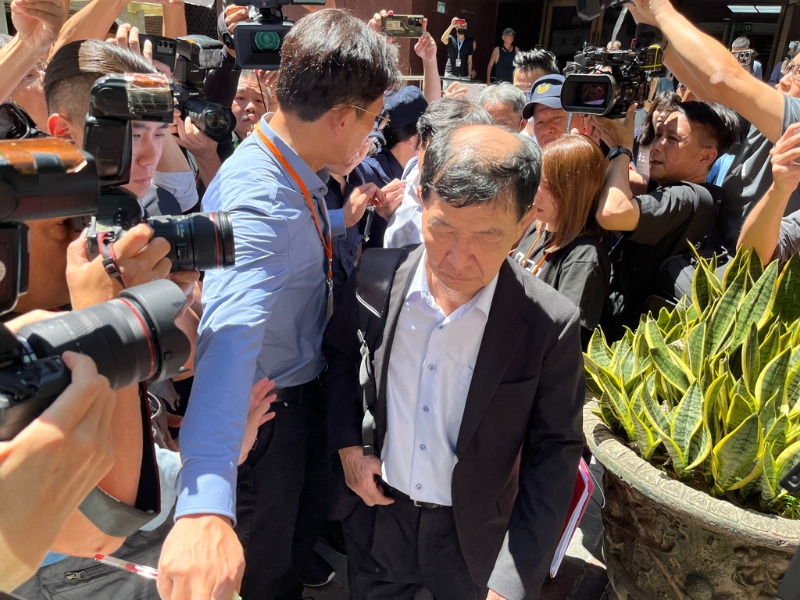 開庭前妻子高雄墜樓身亡！ 彭振聲接獲噩耗號立即請假搭車離去。