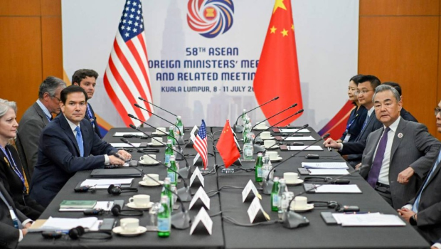 王毅和魯比奧在吉隆坡會談。