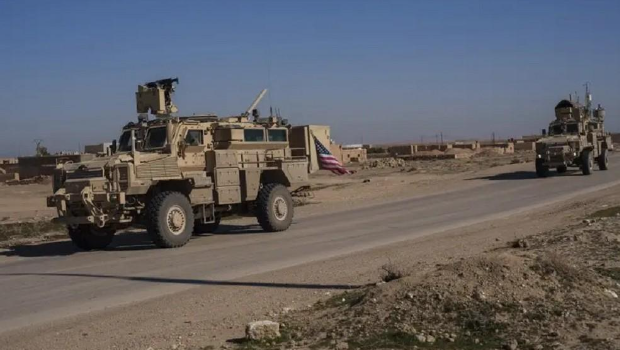 美軍在敘利亞境內成功擊殺伊斯蘭國高層領袖，圖為美軍車隊在敘利亞進行巡邏任務。