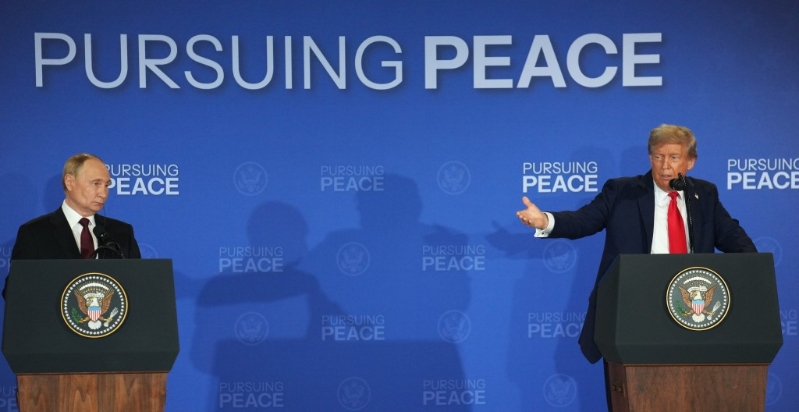 美俄峰會結束后，特朗普和普京舉行聯合記者會。