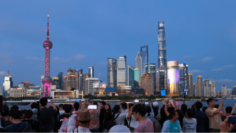 多間大行均指內地居民儲蓄過剩，預期將成為A股持續上漲的動力。