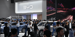 3977輛比亞迪新能源車從小漠港啟航赴歐