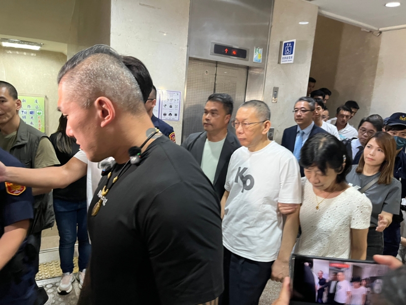 柯文哲換新衣服 柯文哲換新衣服