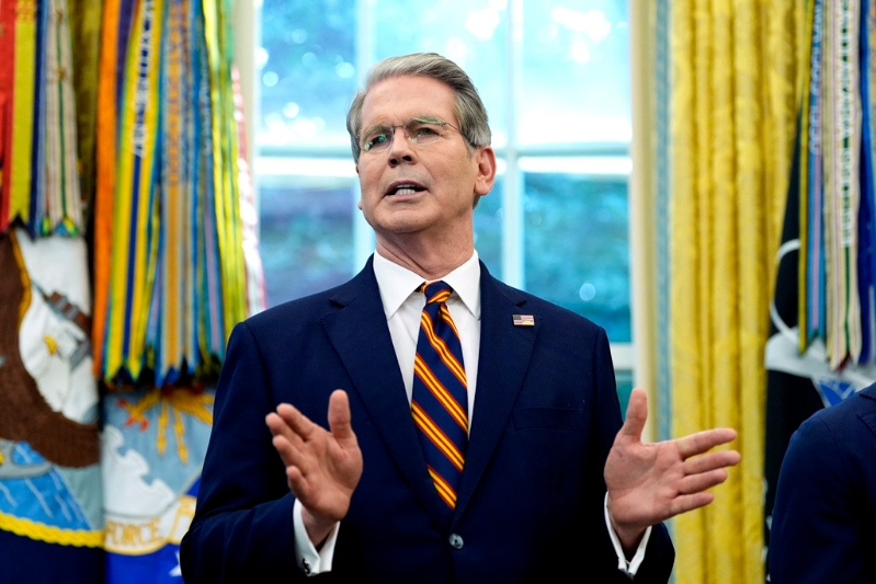 美國特朗普內閣3日晚間的一場私人晚宴上，美國財政部長貝森特傳出對聯邦住房金融局局長普爾特爆粗口