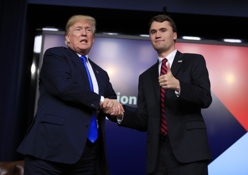 查理·柯克（Charlie Kirk）是特朗普的支持者。1