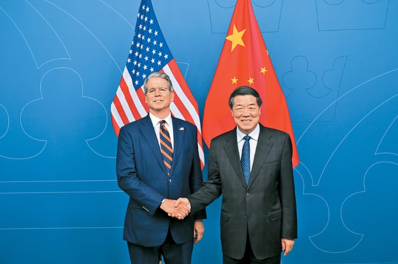 副總理何立峰7月在瑞典與美國財長貝森特會晤。