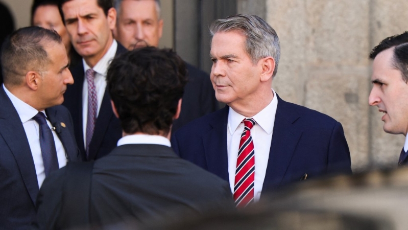 周日會談結束后，貝森特表示：“我們明天早上再開始