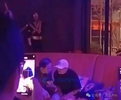 馬云與邵曉鋒現身總部酒吧。 （網上圖片）