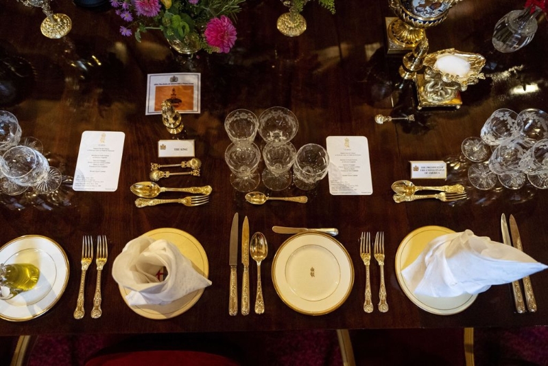 招待特朗普的英國國宴餐桌擺設講究，刀叉用手工磨亮。
