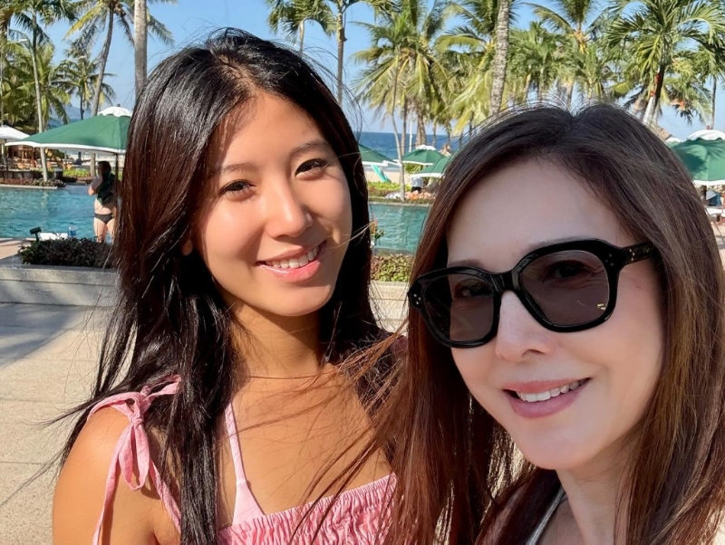 李婉華早前與大女去越南峴港旅行。